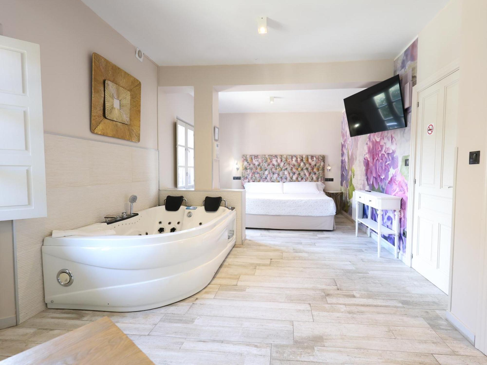 Akla Suites Con Jacuzzi Santillana サンティリャーナ・デル・マル エクステリア 写真