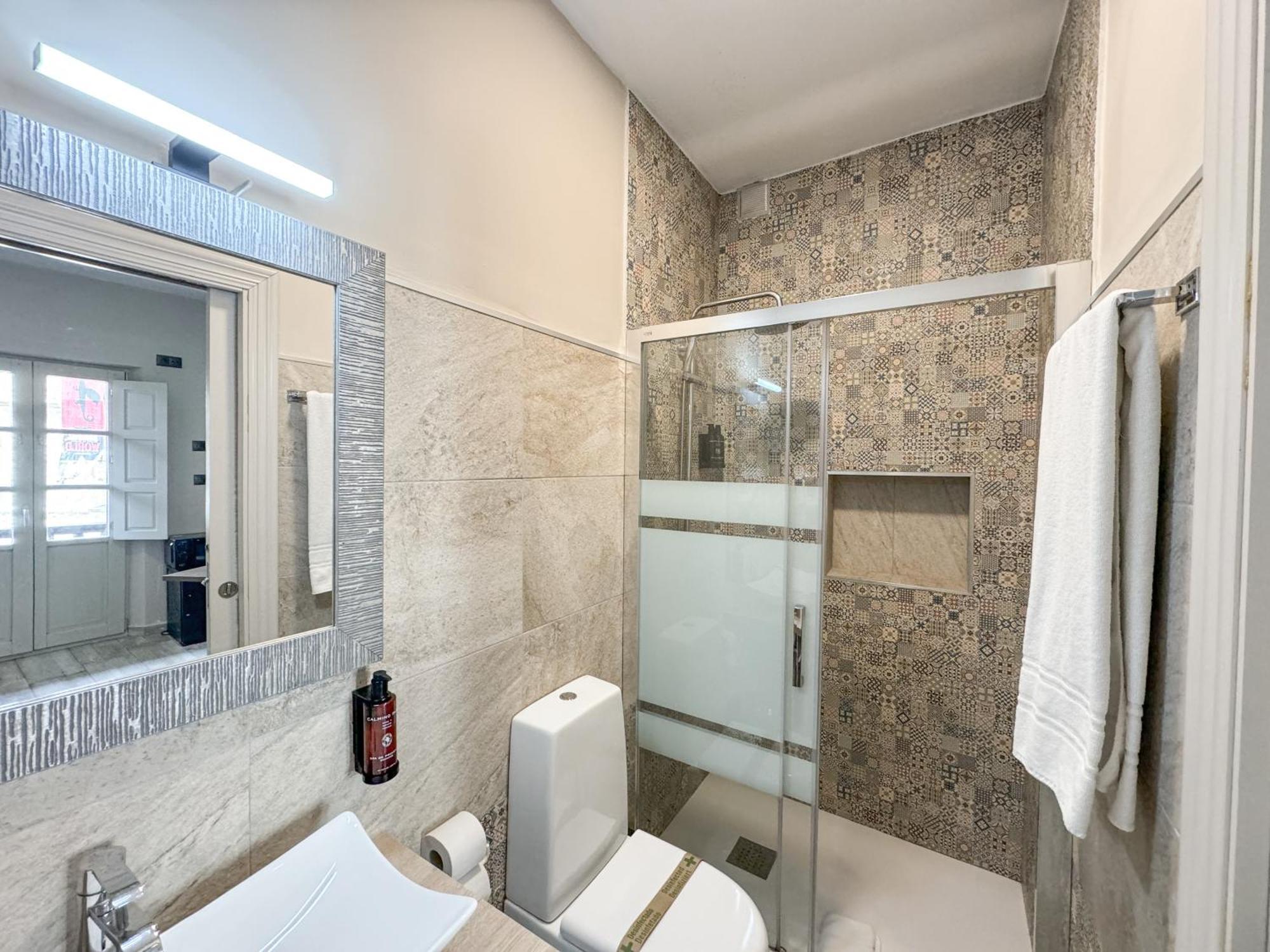 Akla Suites Con Jacuzzi Santillana サンティリャーナ・デル・マル エクステリア 写真