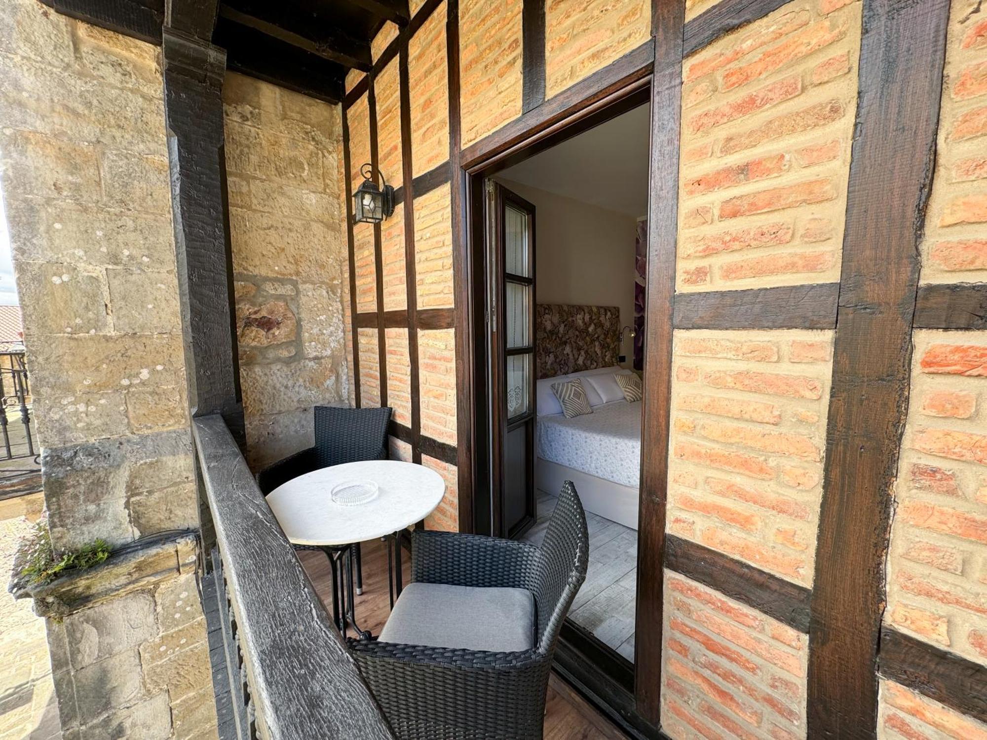 Akla Suites Con Jacuzzi Santillana サンティリャーナ・デル・マル エクステリア 写真