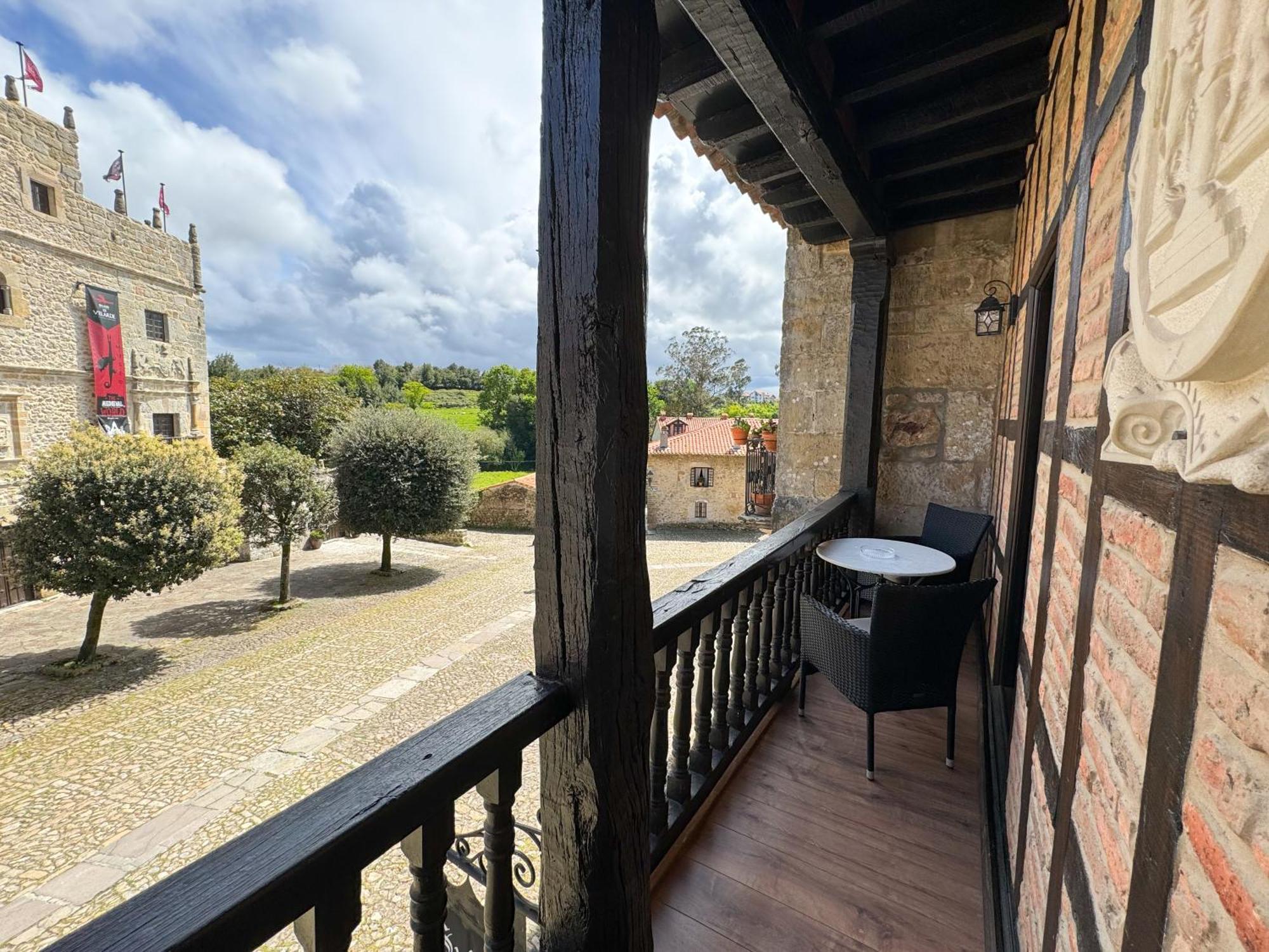 Akla Suites Con Jacuzzi Santillana サンティリャーナ・デル・マル エクステリア 写真